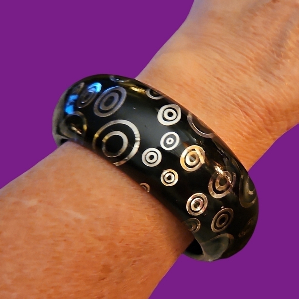 VTG 1990s Metallic Silver Bullseye Chunky Acrylic Bangle Festival Bracelet